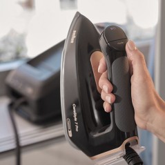 Braun CareStyle 7 Pro IS 7286 BK Steam Iron 2700W - Elegant Black & Gold Design for Effortless Ironing!